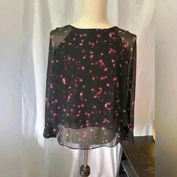 Women’s Sz Small Flowy Black Floral LS Blouse. Layers. 1-button Back Closure - Picture 1 of 7